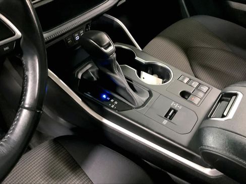 Used 2023 Toyota Highlander LE FWD image 17