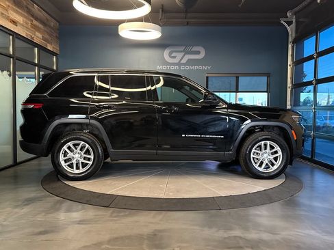 Used 2025 Jeep Grand Cherokee Laredo X w/ Luxury Tech Group I AWD/4WD image 2