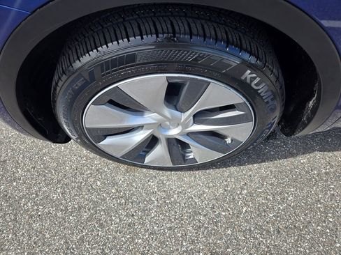 Used 2020 Tesla Model Y Long Range image 14