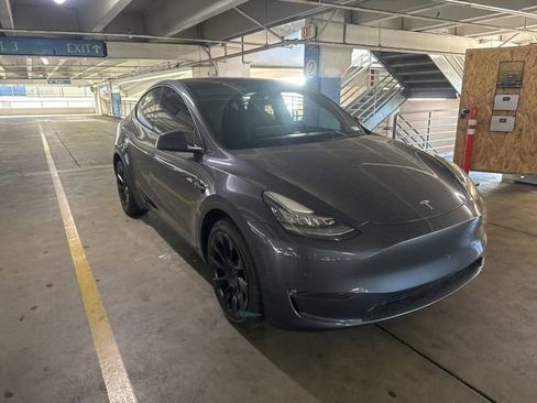 Used 2023 Tesla Model Y Long Range AWD/4WD image 5