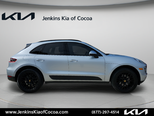 Used 2017 Porsche Macan AWD/4WD image 2