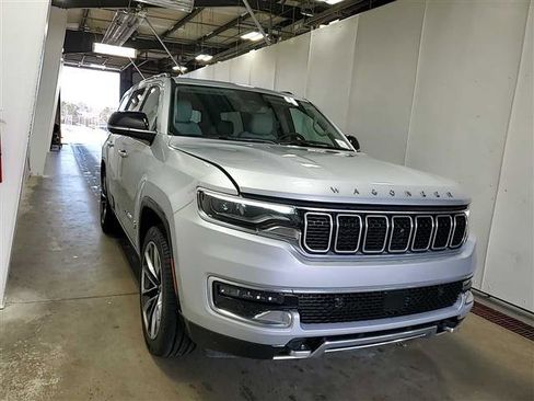 Used 2024 Jeep Wagoneer Series III w/ Premium Group I AWD/4WD image 2