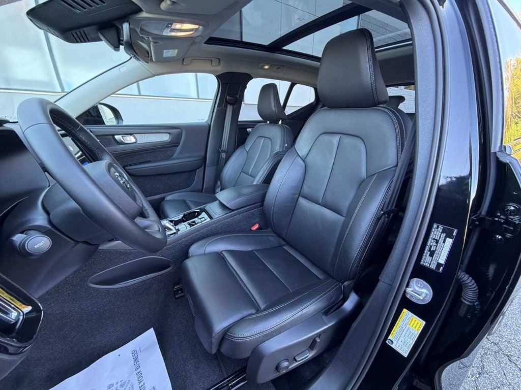 Certified 2025 Volvo XC40 B5 Plus AWD/4WD image 15