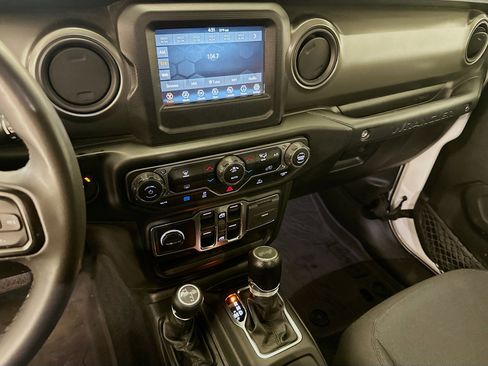 Used 2023 Jeep Wrangler Unlimited AWD/4WD image 25