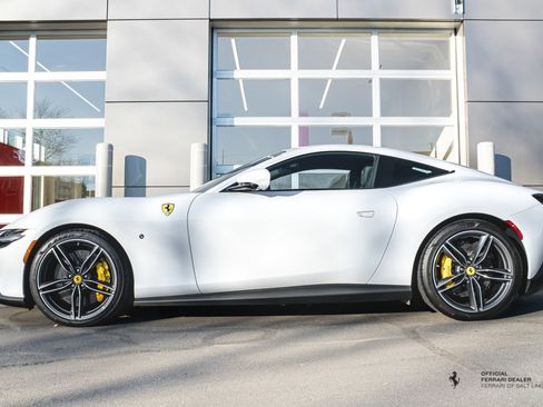 Certified 2022 Ferrari Roma image 3