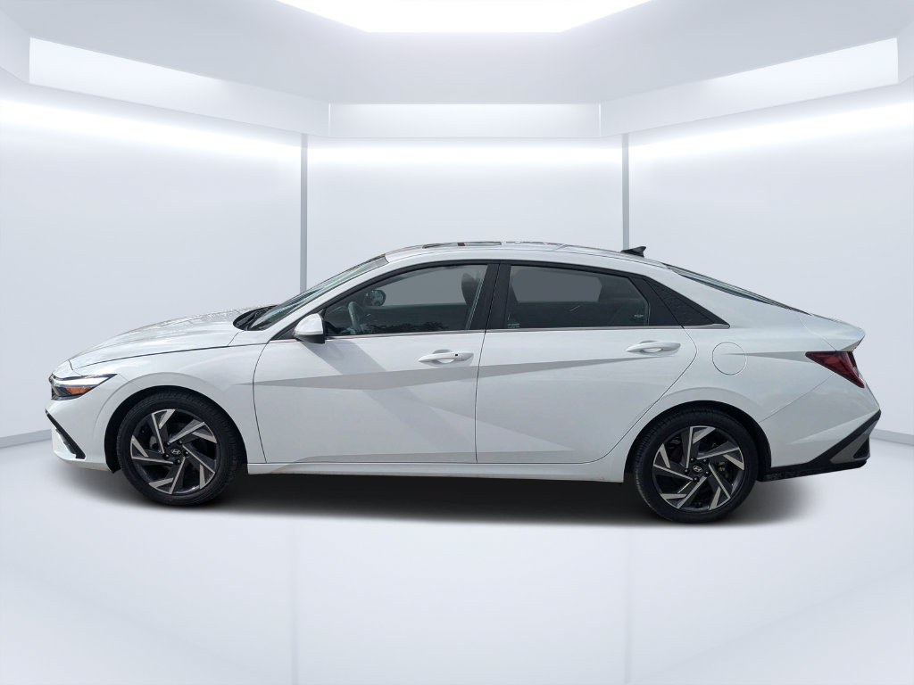 Used 2025 Hyundai Elantra SEL FWD image 8