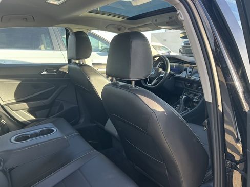 Used 2024 Volkswagen Jetta SE image 5