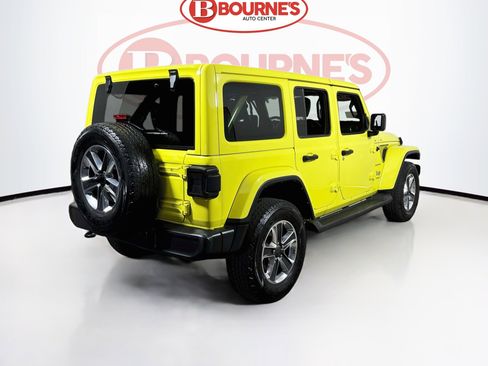 Used 2022 Jeep Wrangler Unlimited Sahara w/ Dual Top Group AWD/4WD image 11
