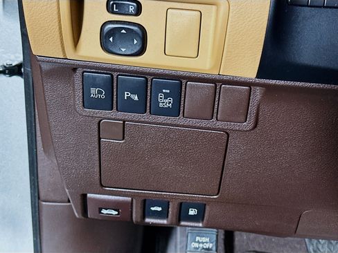 Used 2018 Lexus ES 350 w/ Navigation System Package image 17