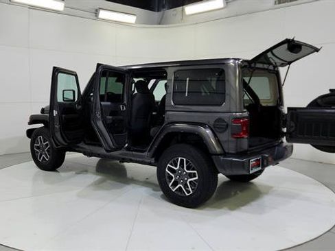 Used 2025 Jeep Wrangler Unlimited Sahara AWD/4WD image 31