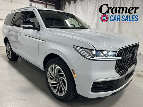 Used 2025 Lincoln Navigator Reserve AWD/4WD image 1