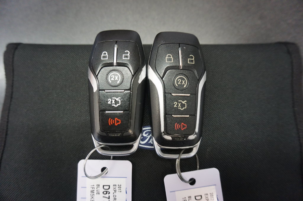 Used 2017 Ford Explorer Platinum AWD/4WD image 21