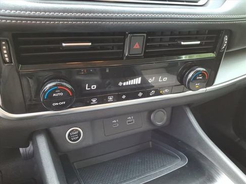 Used 2022 Nissan Rogue SV AWD/4WD image 23