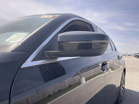 Used 2025 BMW 330i xDrive Sedan image 3