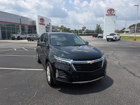 Used 2024 Chevrolet Equinox LT FWD image 3