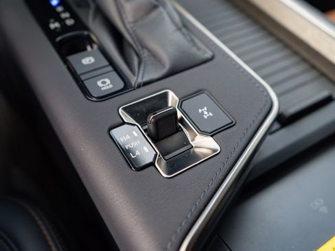 Used 2024 Lexus GX 550 w/ Accessory Package (Z1) AWD/4WD image 15