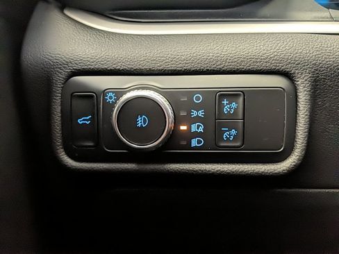 Used 2022 Ford Explorer XLT w/ Equipment Group 202A image 25