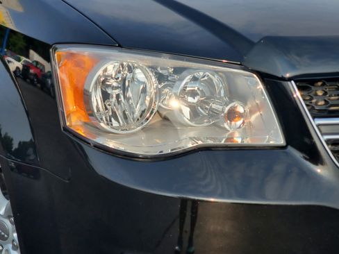 Used 2019 Dodge Grand Caravan SXT FWD image 5