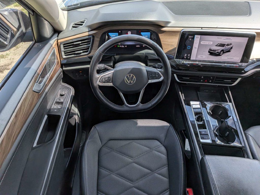 Used 2024 Volkswagen Atlas SE AWD/4WD image 17