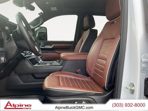 Used 2025 GMC Sierra 3500 Denali Ultimate image 9