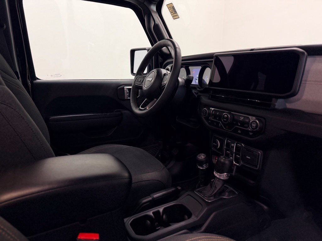 Used 2024 Jeep Wrangler Unlimited AWD/4WD image 16