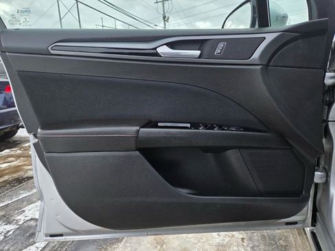 Used 2015 Ford Fusion SE w/ Equipment Group 201A FWD image 17