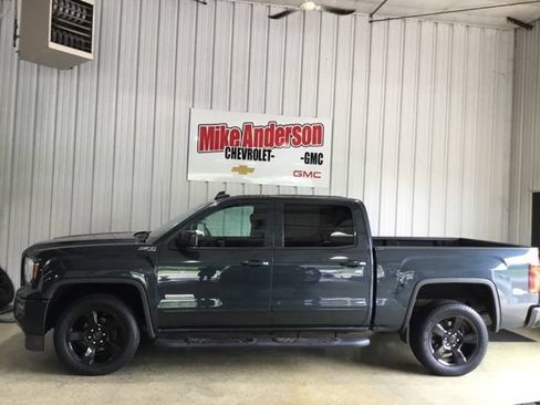 Used 2017 GMC Sierra 1500 SLE w/ SLE Value Package AWD/4WD image 2