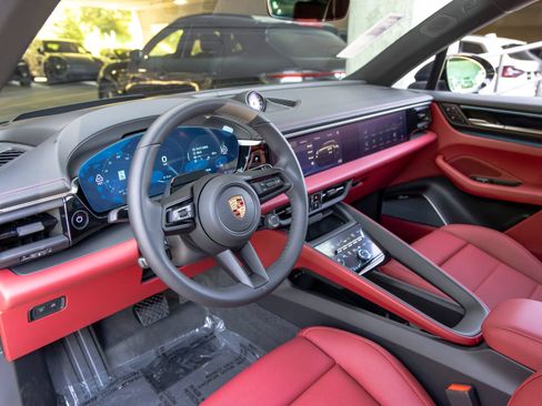 New 2026 Porsche Macan 4 Electric AWD/4WD image 4