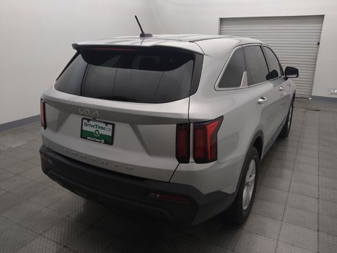Used 2022 Kia Sorento LX FWD image 7