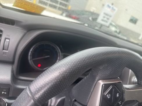 Used 2018 Toyota 4Runner Limited AWD/4WD image 5