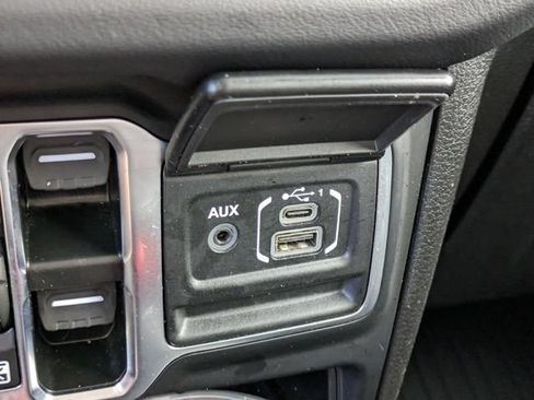 Used 2025 Jeep Gladiator Sport AWD/4WD image 31