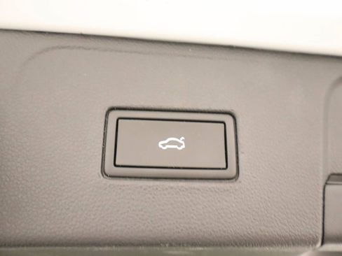 Used 2022 Volkswagen Atlas SE w/ Panoramic Sunroof Package FWD image 18
