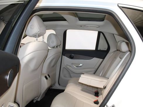 Used 2021 Mercedes-Benz GLC 300 4MATIC image 11