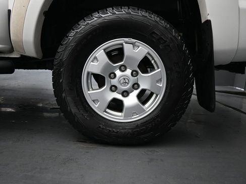 Used 2015 Toyota Tacoma PreRunner w/ SR5 Package image 13