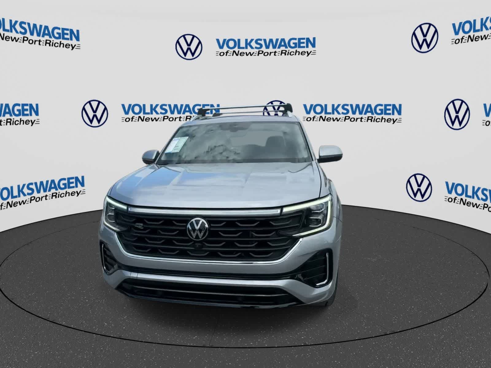 Used 2024 Volkswagen Atlas SEL Premium R-Line AWD/4WD image 3