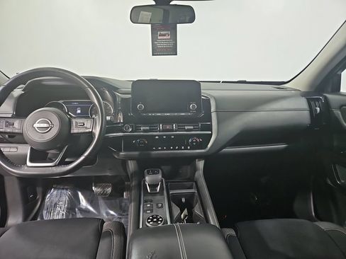 Used 2022 Nissan Pathfinder SV AWD/4WD image 18
