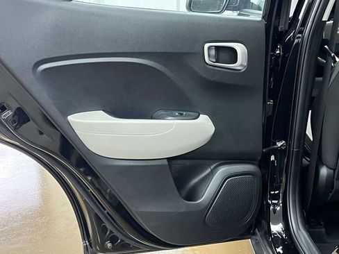 Used 2025 Hyundai Venue SEL FWD image 19