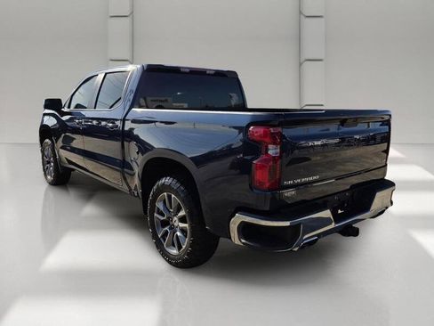 Used 2022 Chevrolet Silverado 1500 LT AWD/4WD image 3