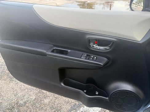 Used 2012 Toyota Yaris LE image 20