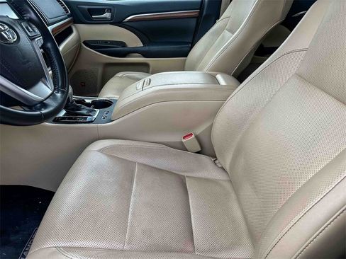 Used 2017 Toyota Highlander Limited image 5