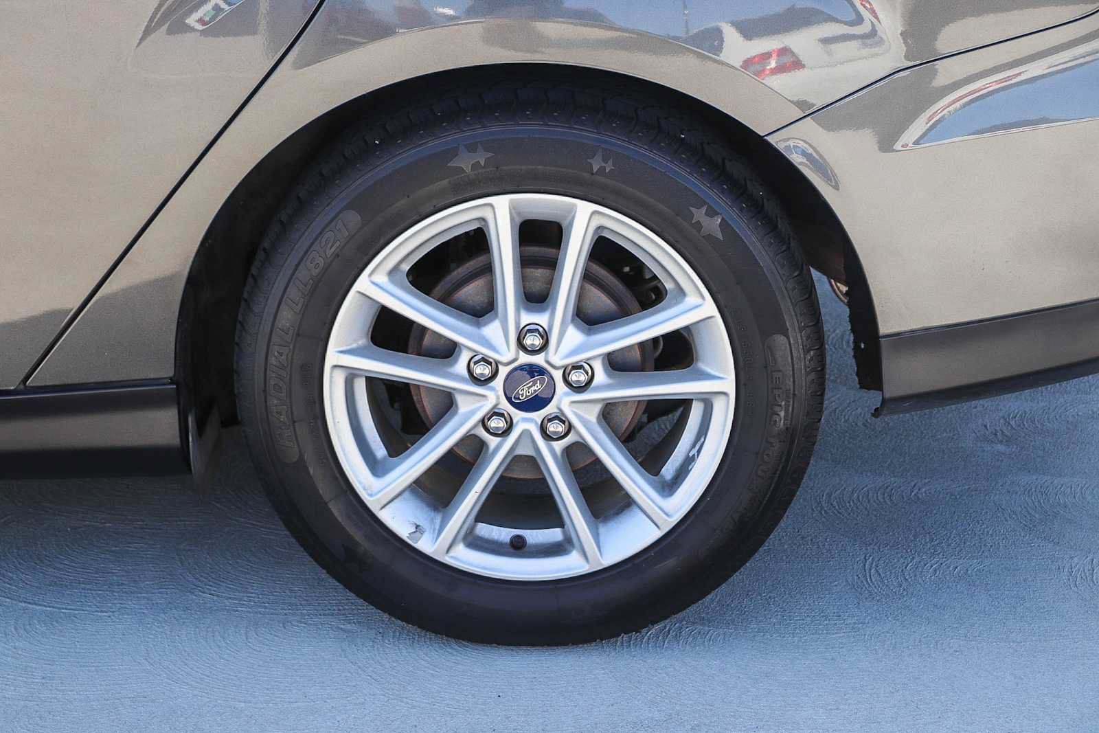 Used 2015 Ford Focus SE FWD image 12
