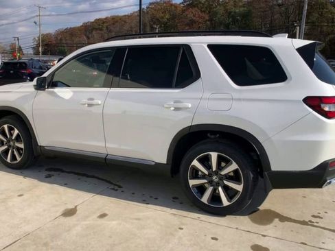 New 2025 Honda Pilot Touring image 7
