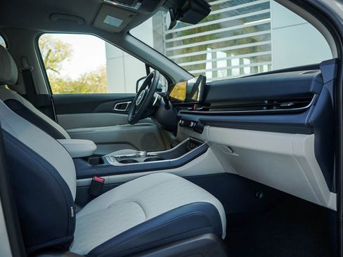 New 2026 Kia Carnival EX image 11