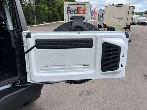 New 2026 Ford Bronco 2-Door w/ Sasquatch Package AWD/4WD image 14