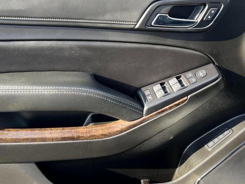 Used 2020 Chevrolet Suburban LT image 18