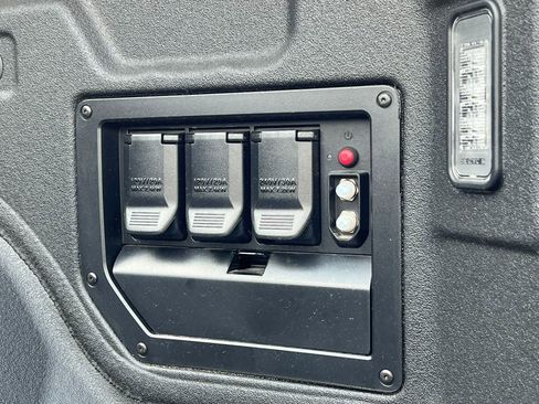 New 2025 GMC Sierra EV Denali AWD/4WD image 9