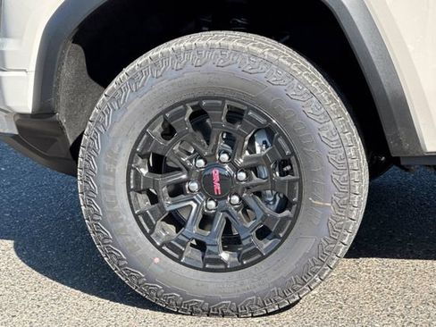 New 2026 GMC Canyon Elevation w/ Convenience Package RWD image 31