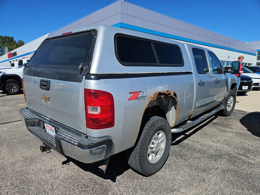 Used 2010 Chevrolet Silverado 2500 LT w/ Interior Plus Package AWD/4WD image 3