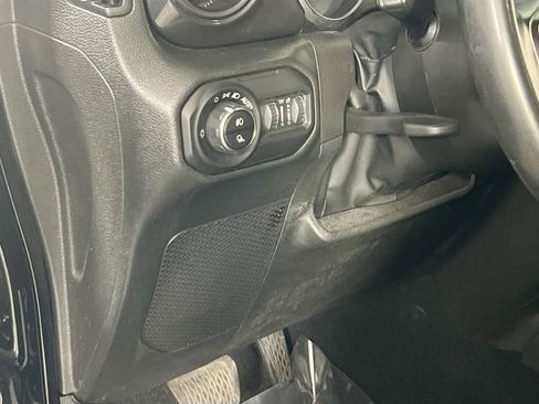 Used 2022 Jeep Gladiator Sport image 10