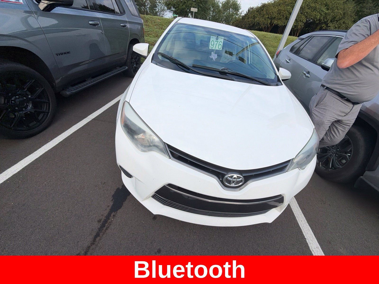Used 2016 Toyota Corolla LE FWD image 2